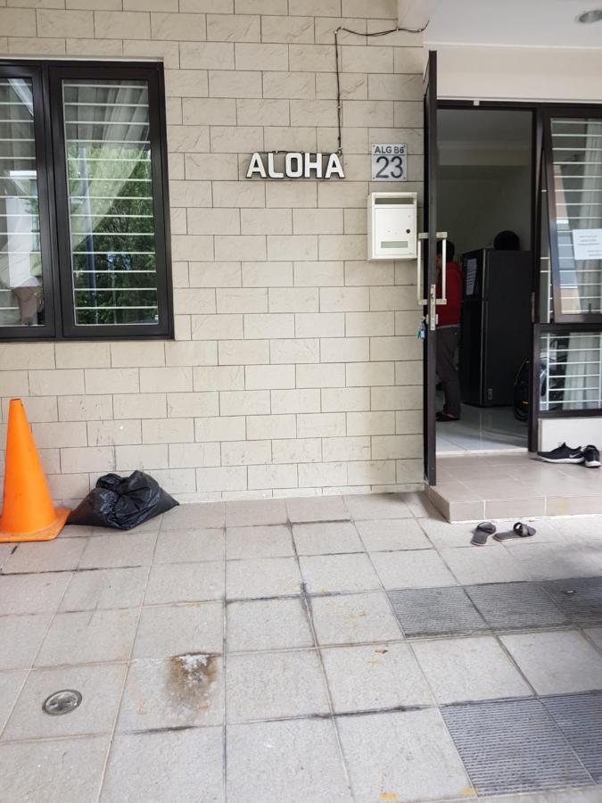 Aloha Guest House - 1 Male Only Tangerang Exterior photo