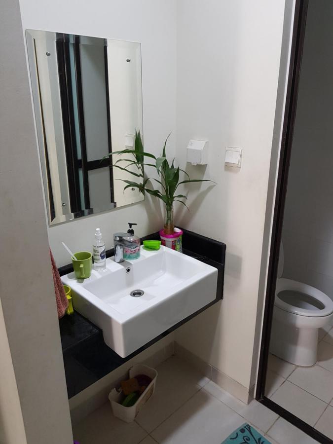 Aloha Guest House - 1 Male Only Tangerang Exterior photo